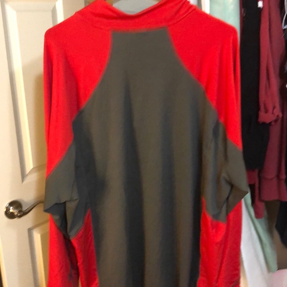 Red and gray north face jacket - Picture 5 of 5